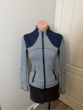 Lululemon Forme Jacket in Inkwell Gingham navy blue and white Sz S